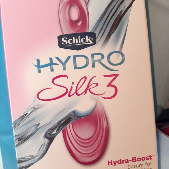 Schick Hydro Silk 3 Razor Bundle - Picture 10 of 16
